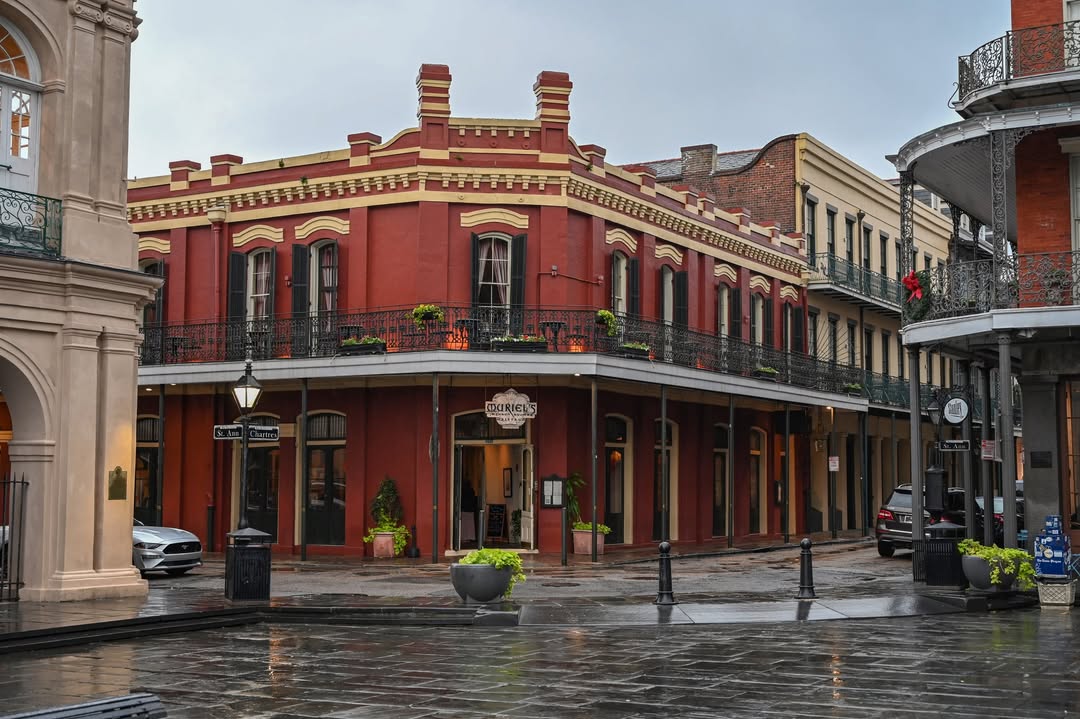 Murielâs Jackson Square
