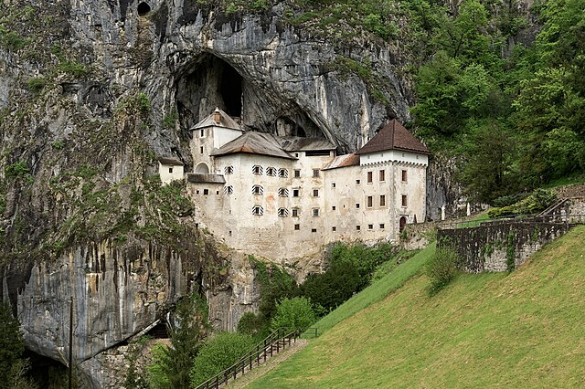 Predjama Castle